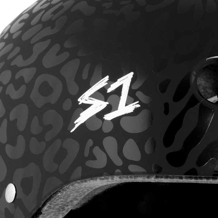 Casque S One Black on Black Leopard Matte