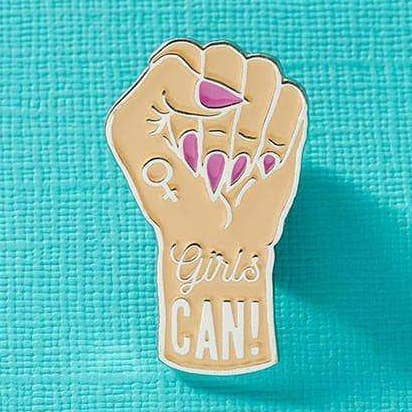 Pins "Girls Can"