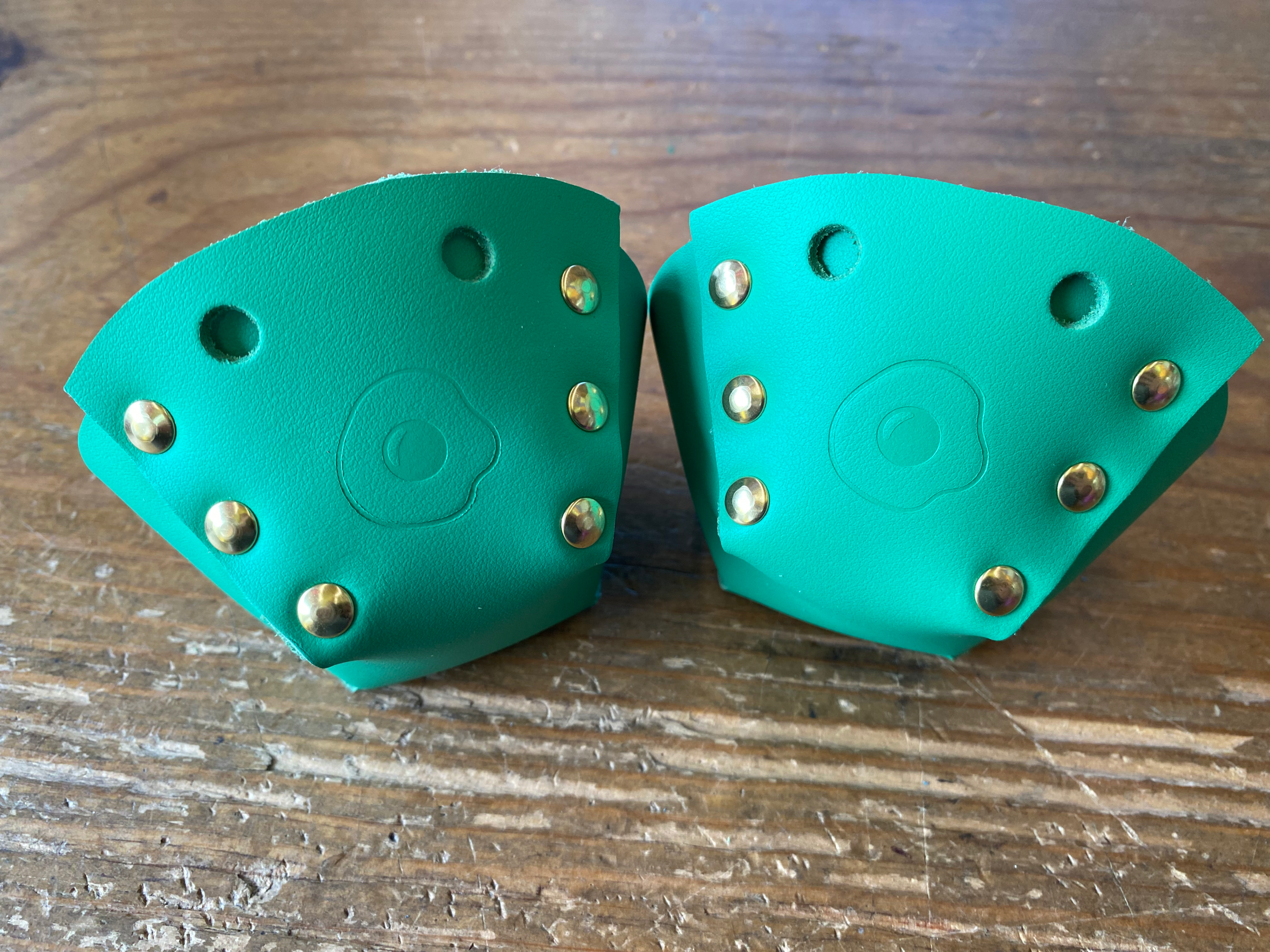 Protèges butées fait main, en cuir