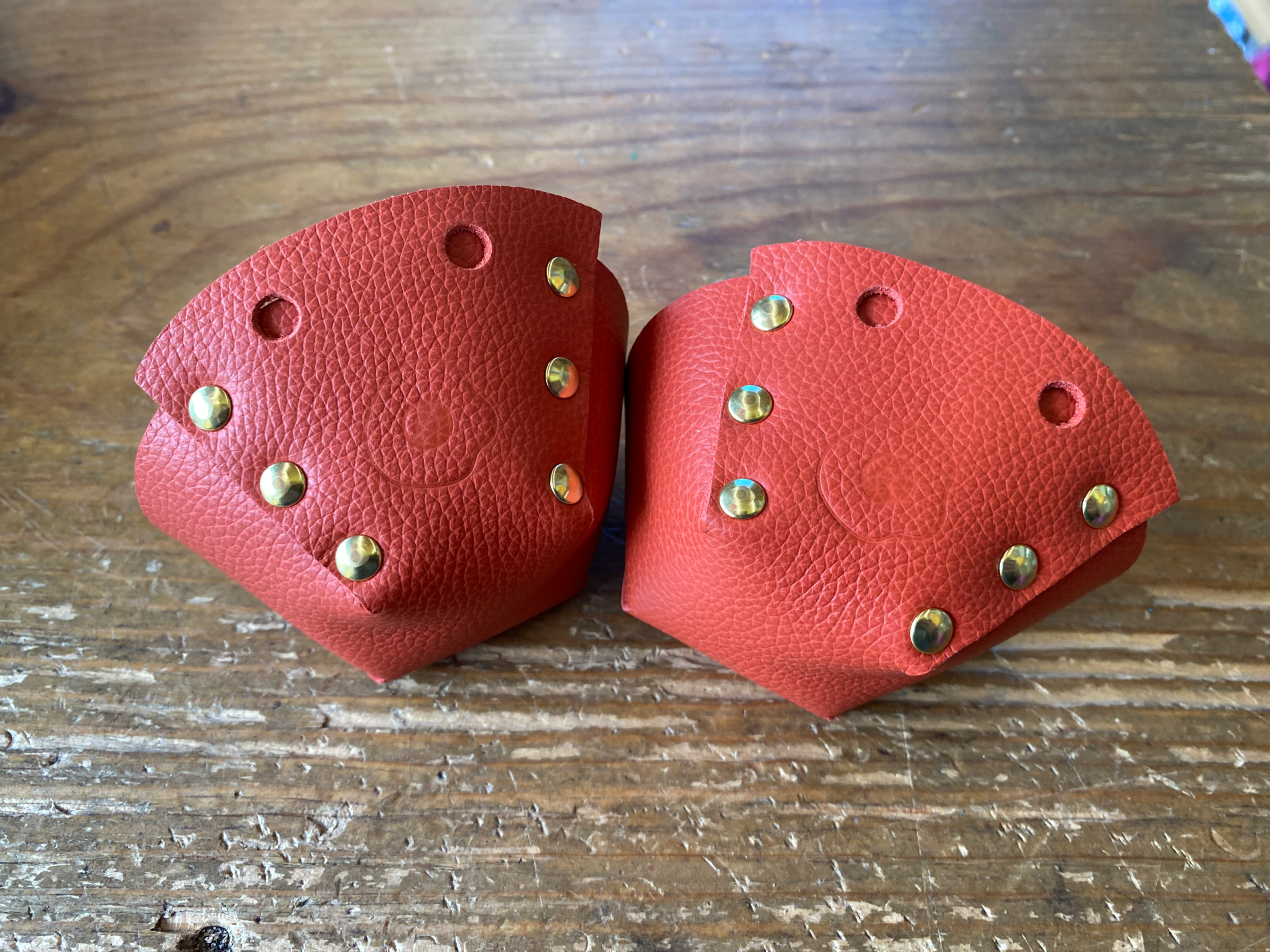 Protèges butées fait main, en cuir