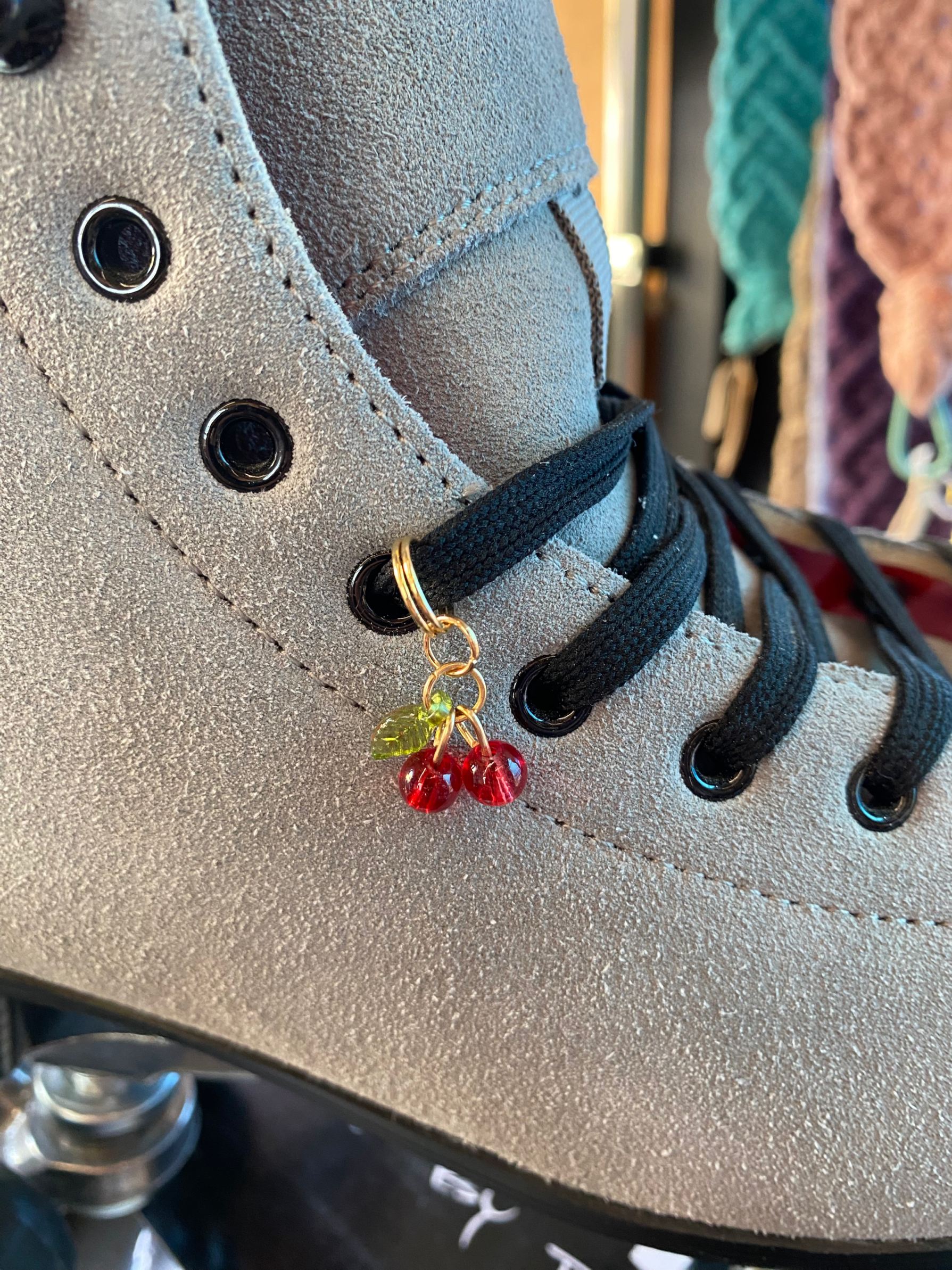 Pendentif cerise pour lacets