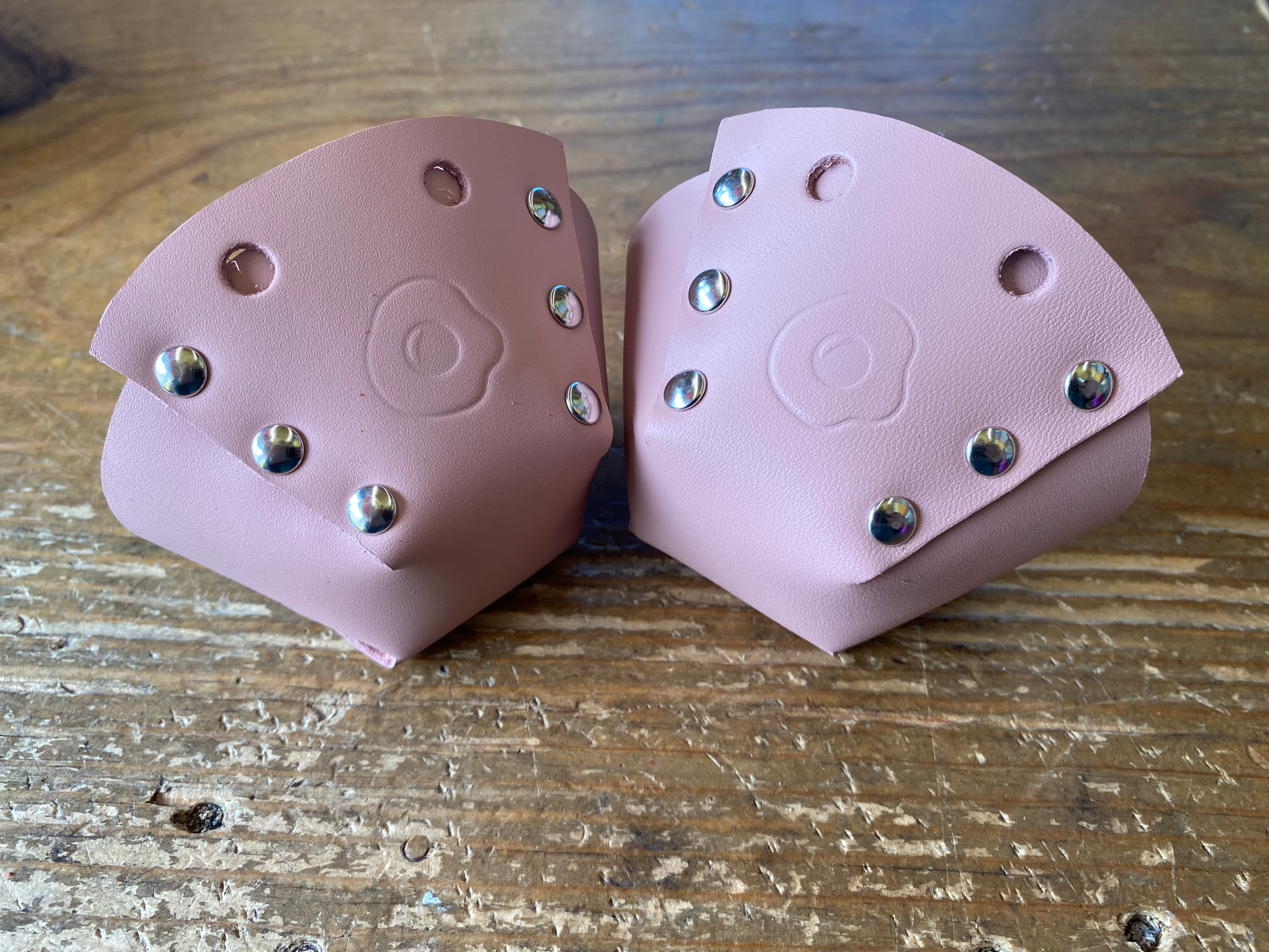 Protèges butées fait main, en cuir