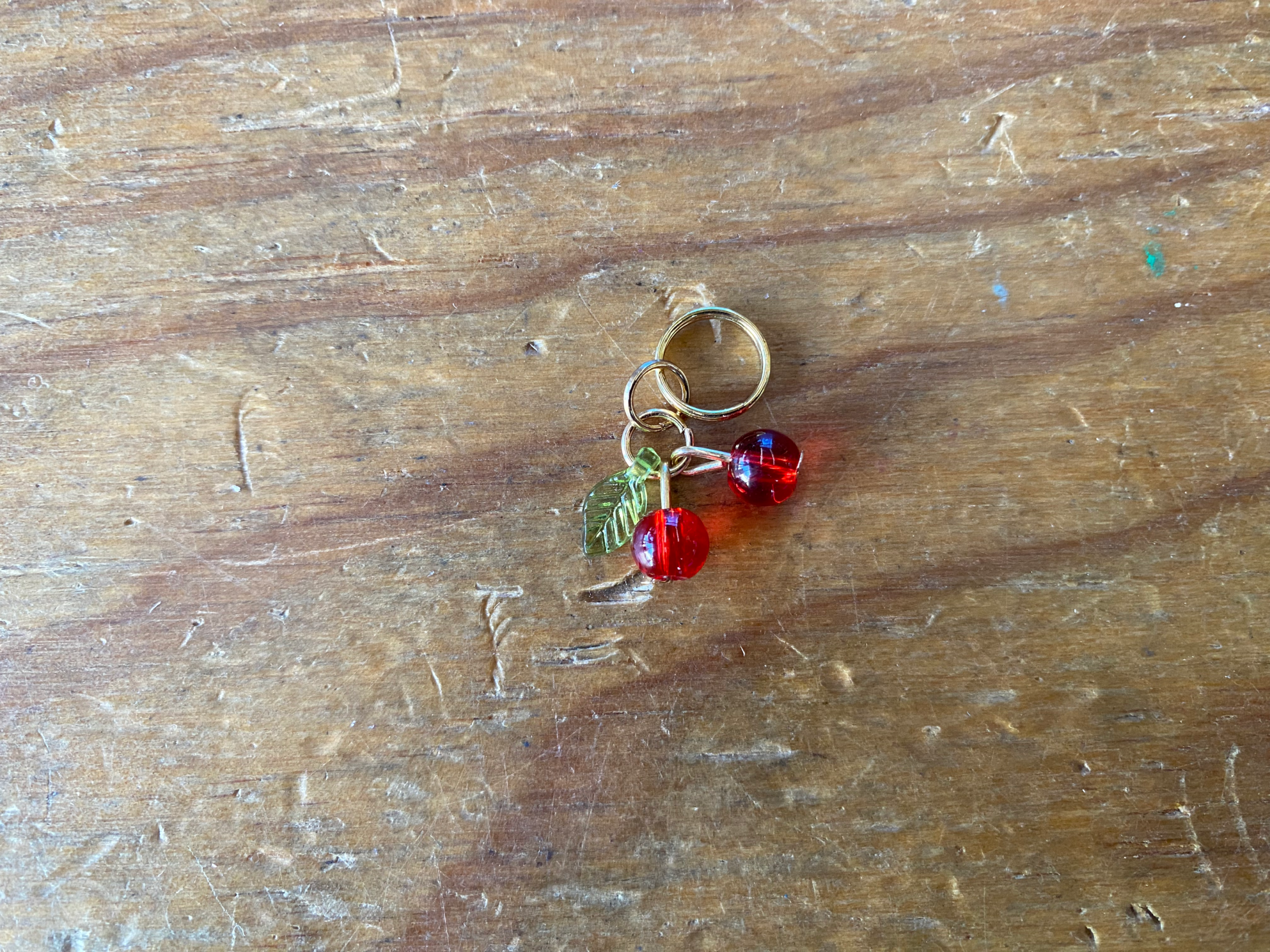 Pendentif cerise pour lacets