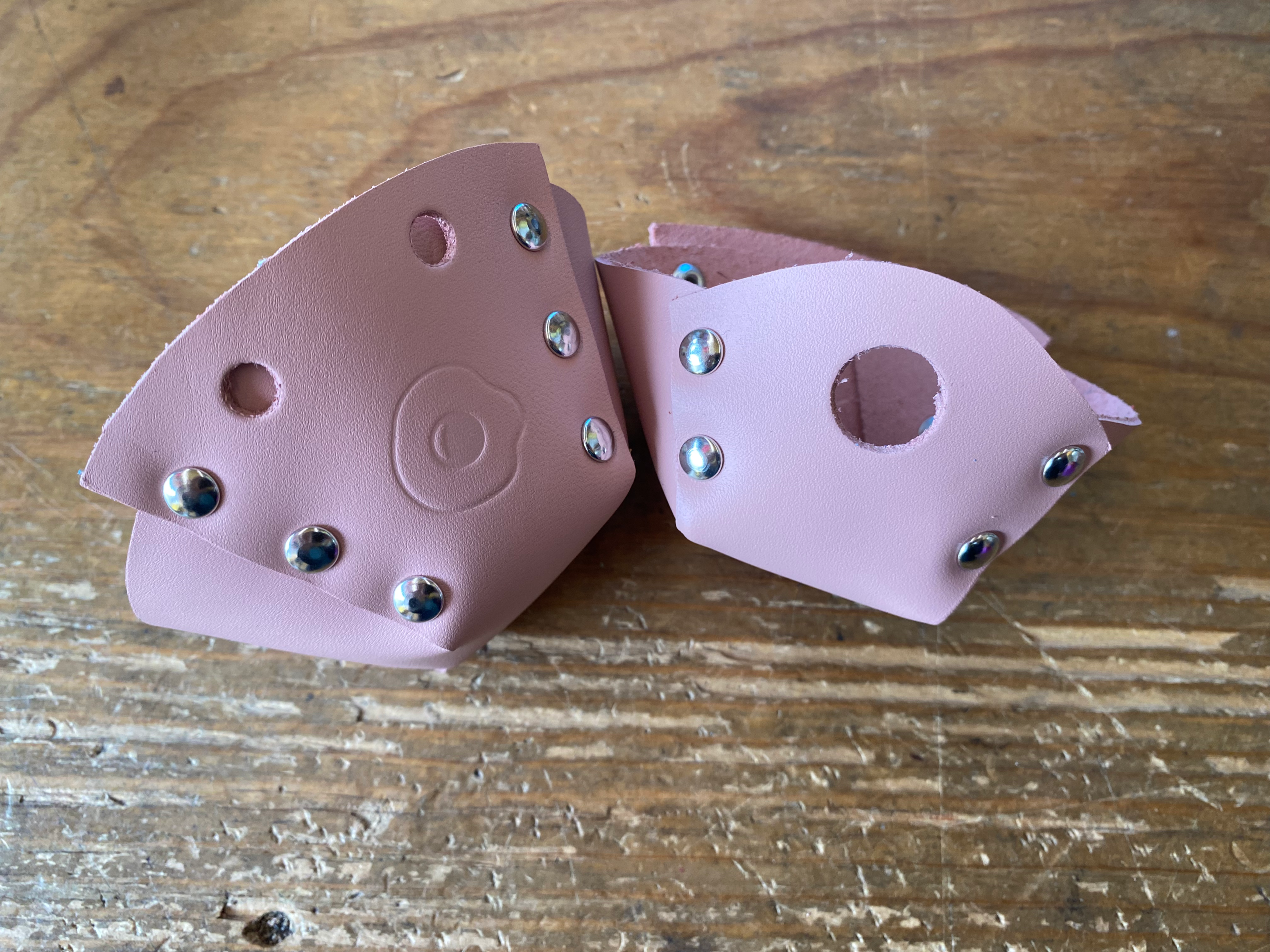 Protèges butées fait main, en cuir